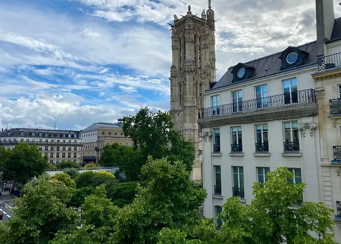 Stunning Apartment With View At The Very Heart Of Paris